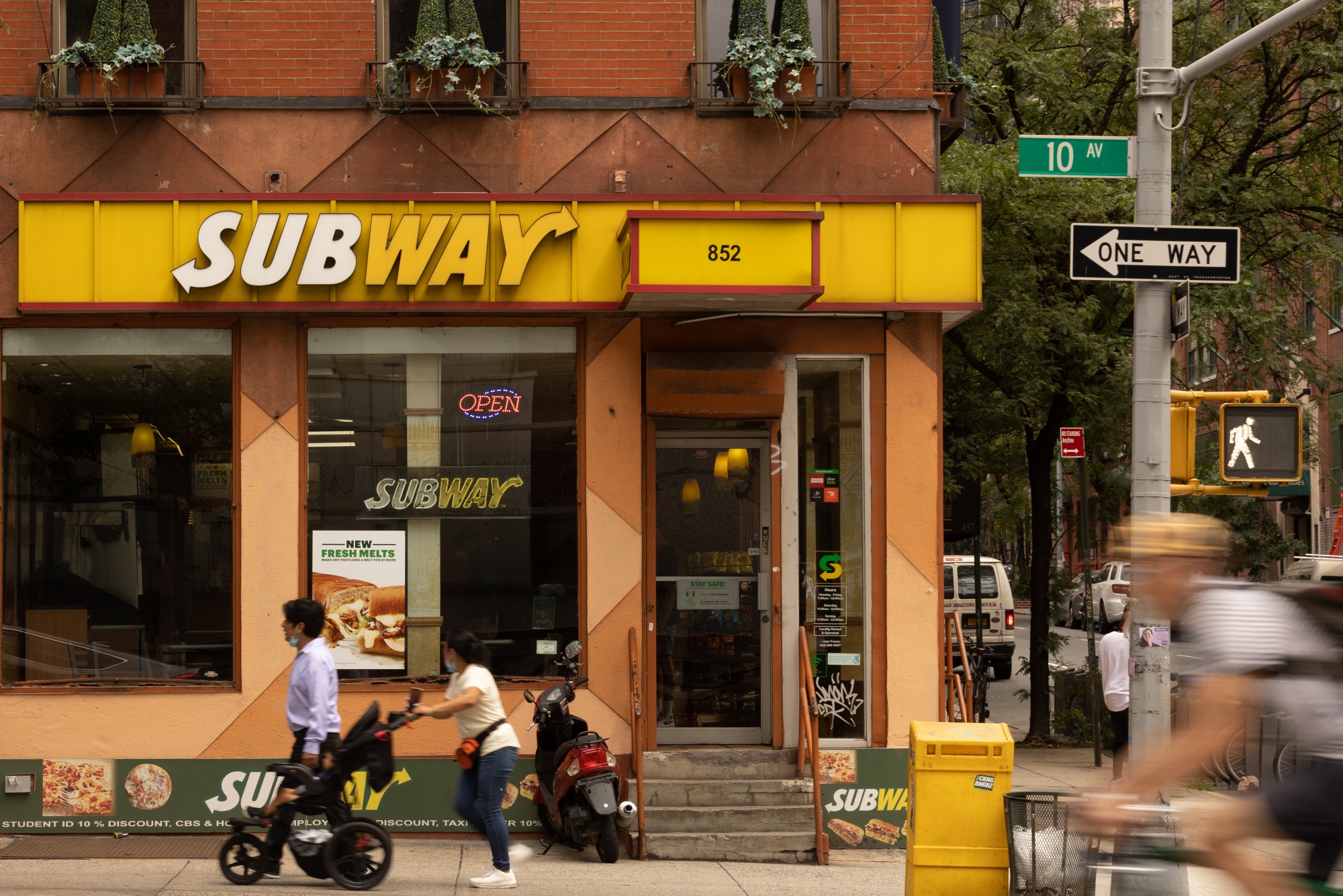 Report: Bain, Goldman Sachs among Subway's potential bidders