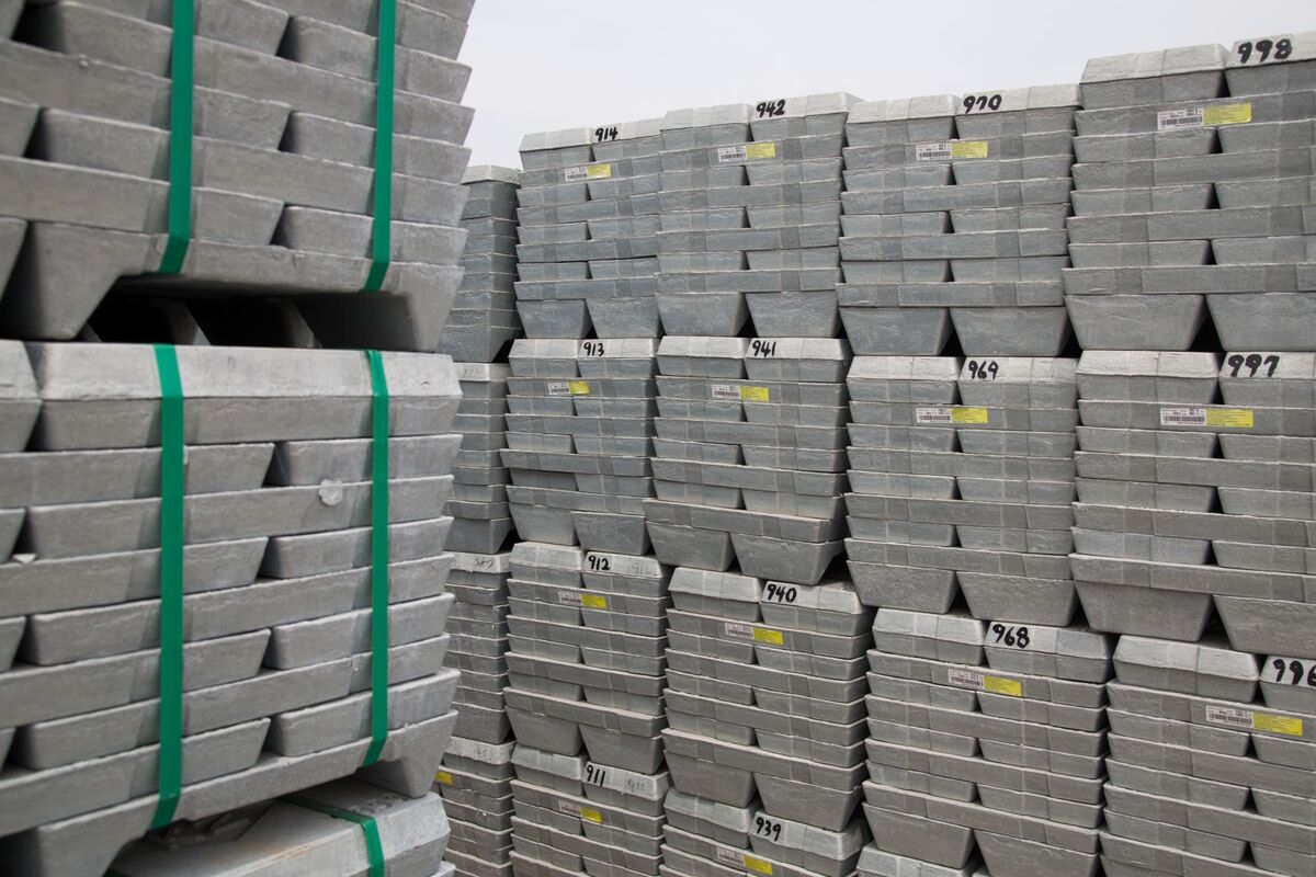 Zinc Rises for Third Day Ahead of Looming Supply Squeeze