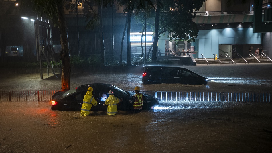 Watch Hong Kong Swamped by Record Rain - Bloomberg