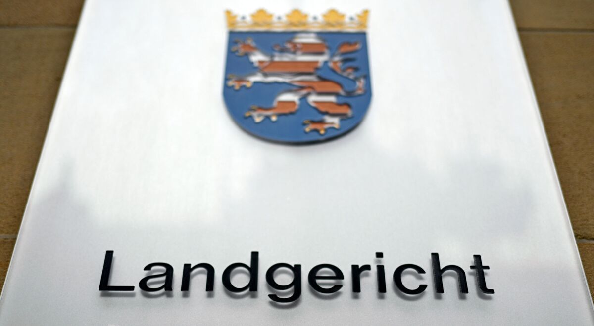 Ex-Deutsche Bank Private Banking Chief Confesses to Siphoning Off Client Funds