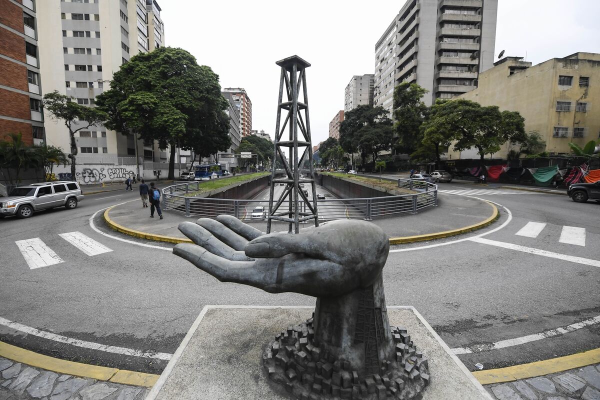 🟪"Venezuela: Nuovi Accordi Petroliferi con Fornitori Esteri per Contrastare le Sanzioni"