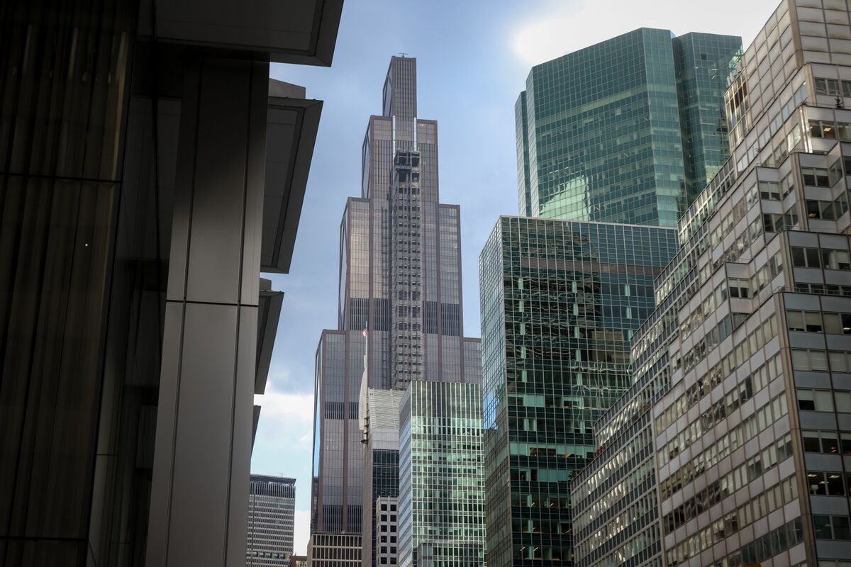 
                            JPMorgan Lifts Net Interest Income Outlook Ahead of Firm Update