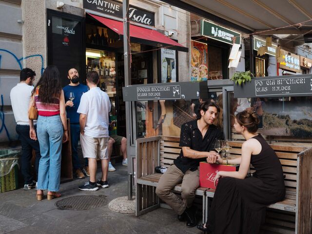 Street view of the Cantine Isola dal 1896.