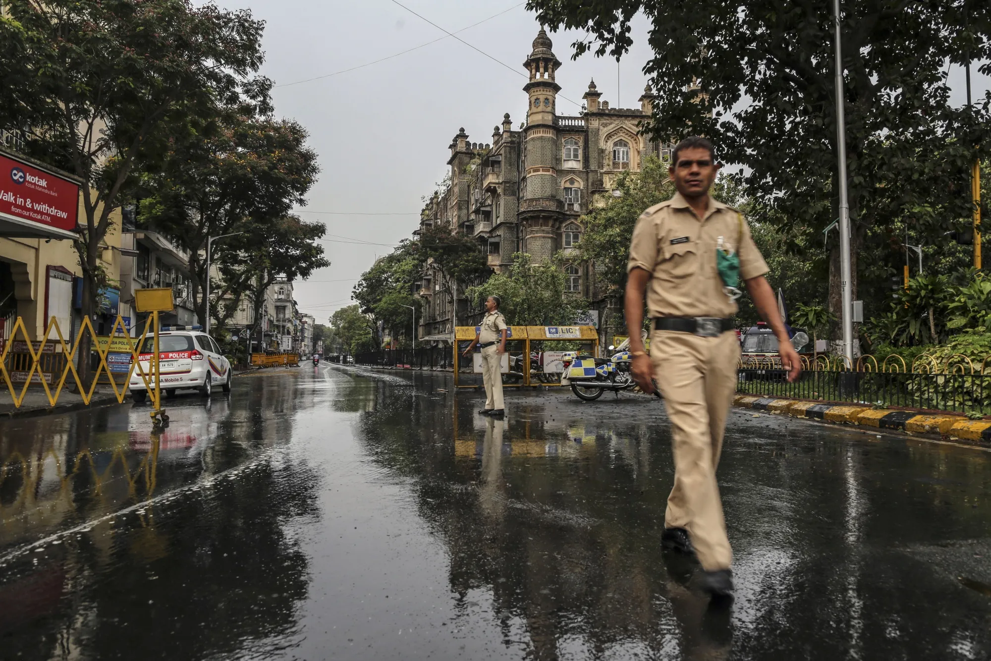 Daily Life in Mumbai as Virus Overwhelms City and Roils India's Economy