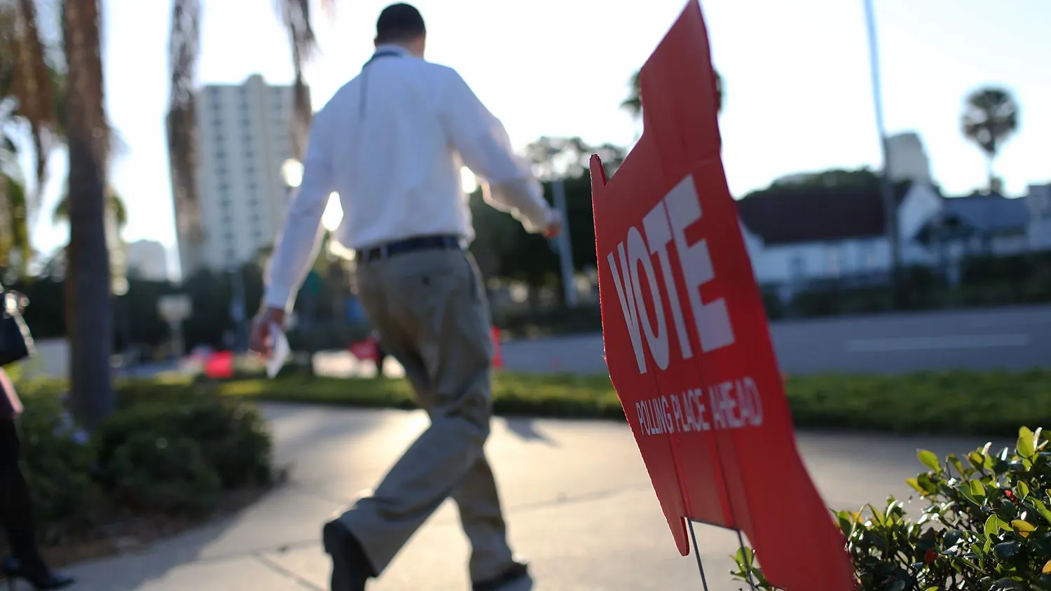 A voter walks past a sign pointing the way to The Coliseum where a polling station is setup on November 4, 2014 in St Petersburg, United States.
