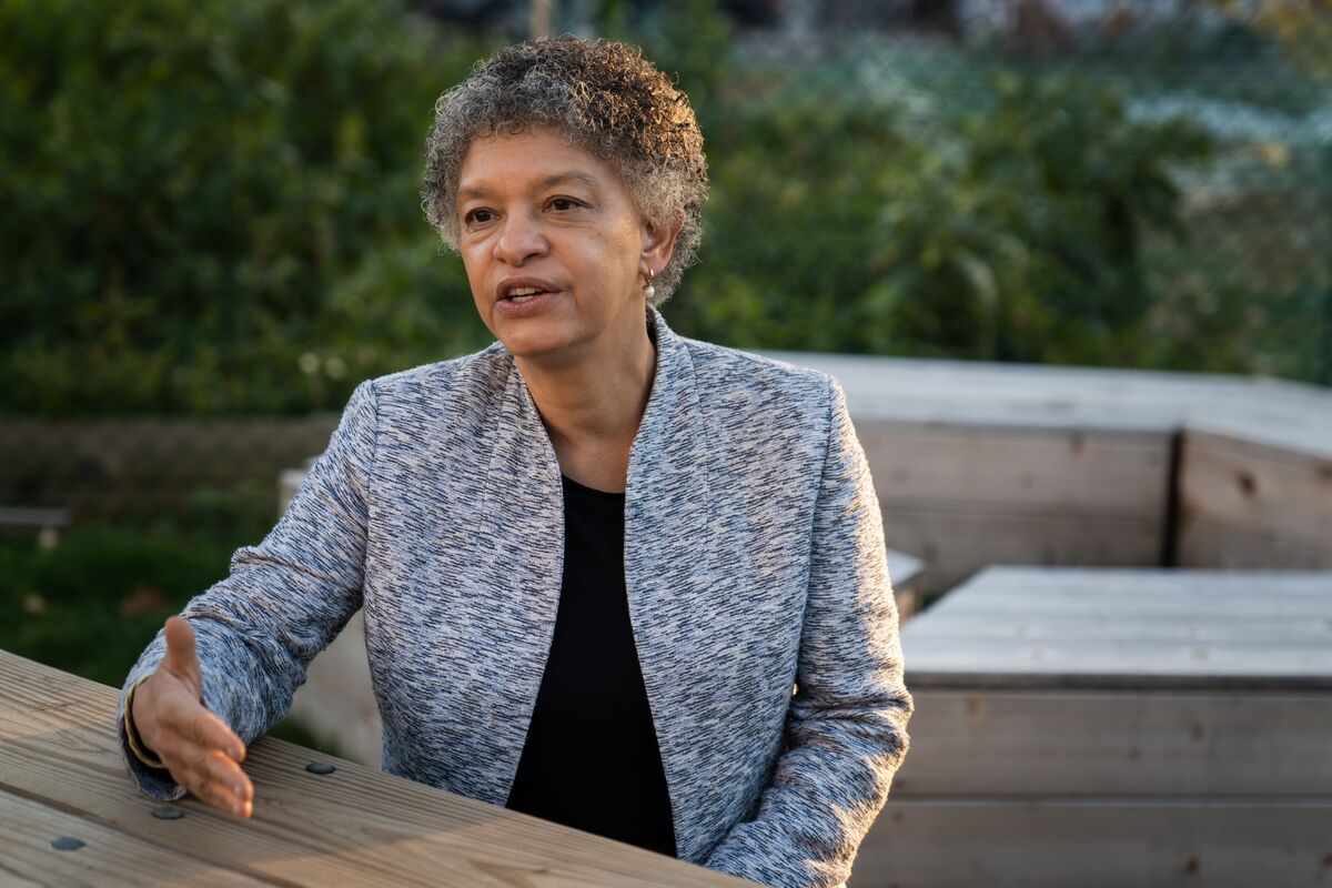 Fed’s Collins Says Higher Yields Could Reduce Need for Rate Hikes