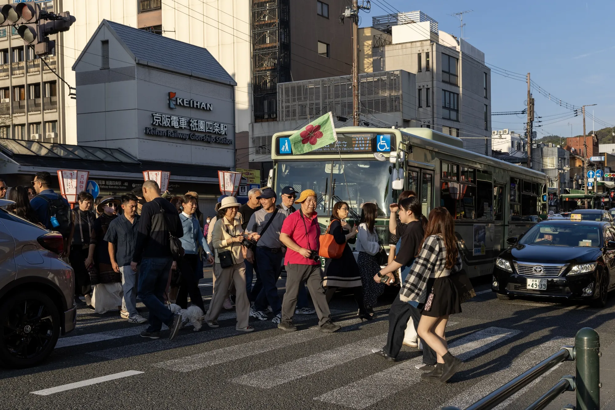 A tour guide holding a flag leads a group of tourists in Kyoto. Some 32 million overnight guests visited Kyoto prefecture last year.