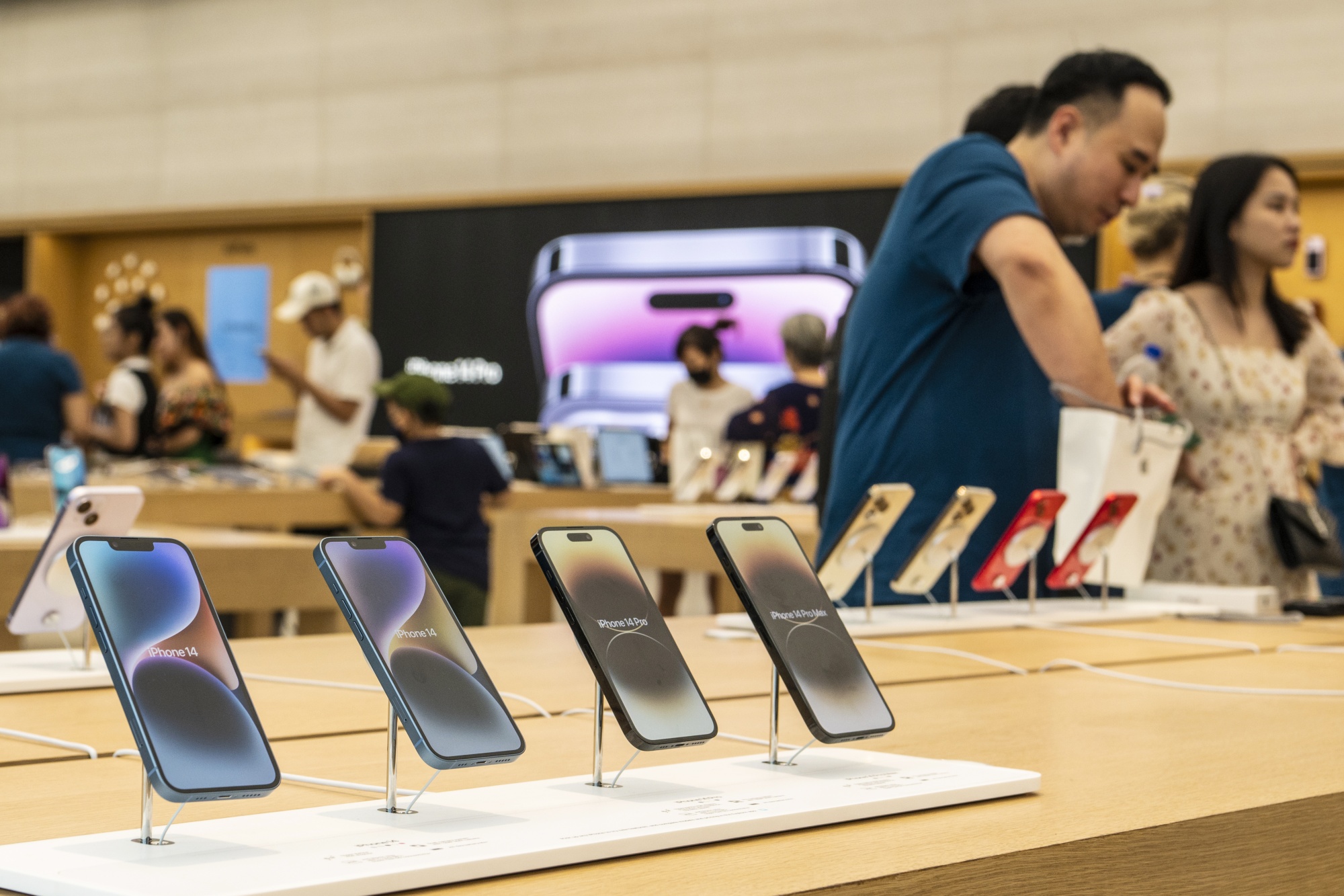 Apple iPhone 15 Pro Titanium Sold Out for Months in China - Bloomberg