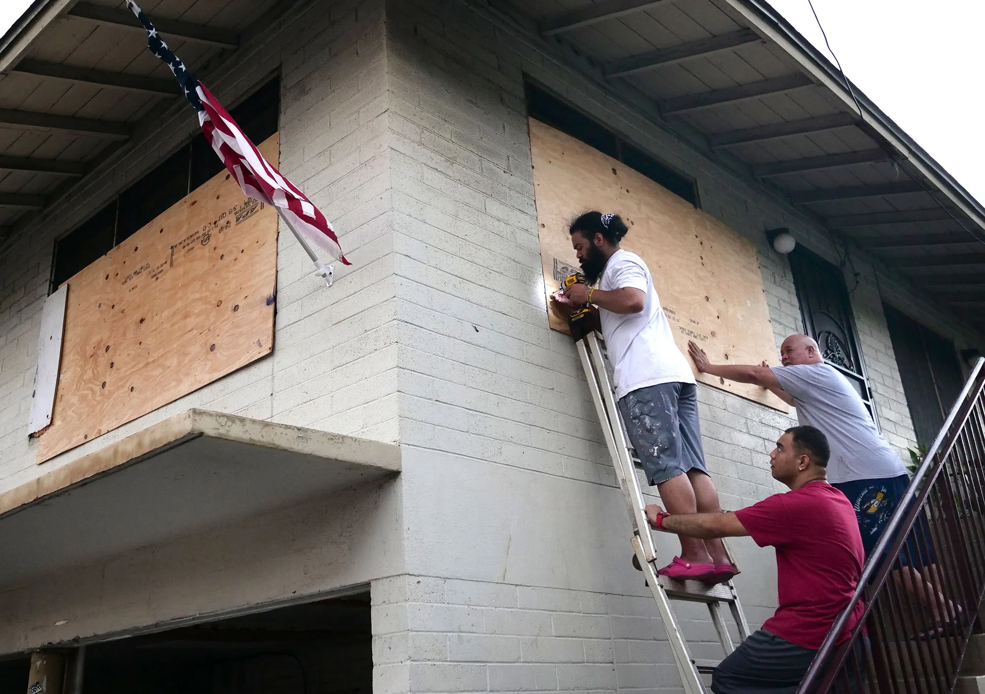 Preparation for hurricane Douglas in Honolulu, Hawaii, on July 25.