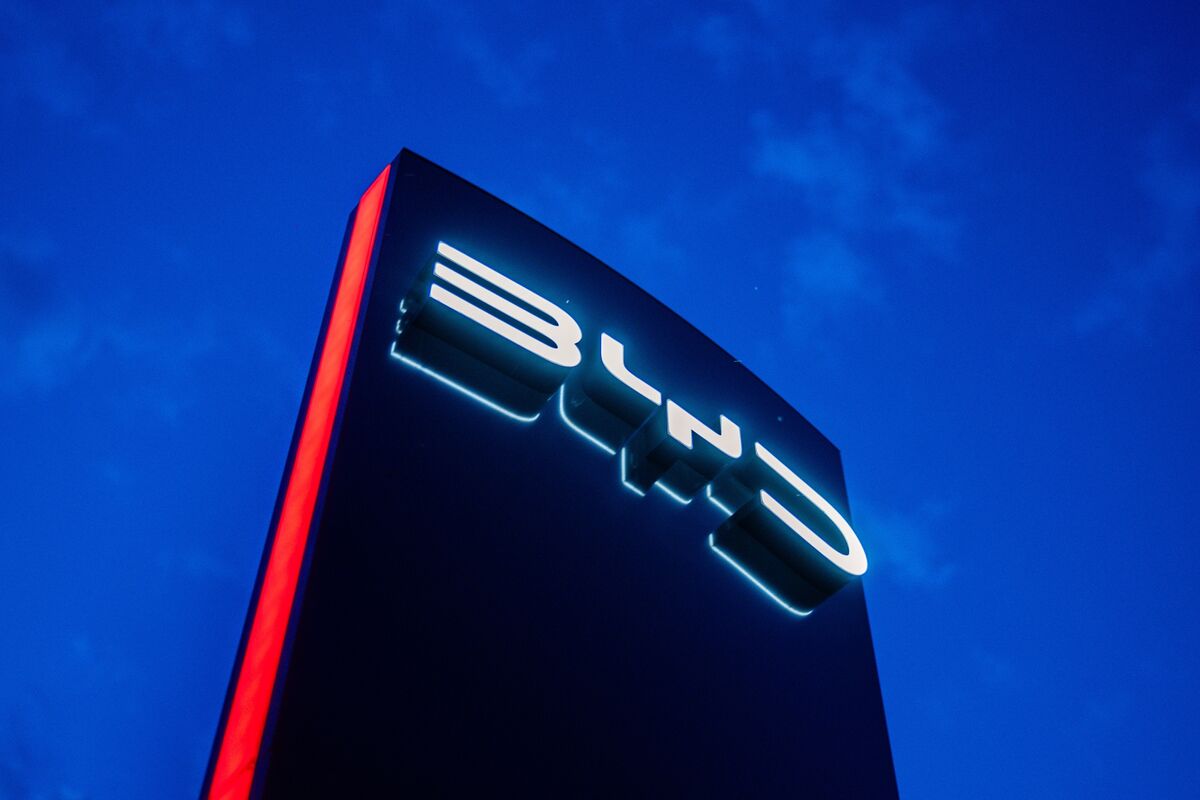 bloomberg.com - BYD Accused by Labor-Rights Group of Violations at Hungary Plant