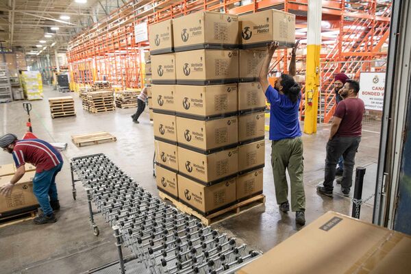 US Tariff Limbo Gives Canadian Warehouses a New Lease on Life