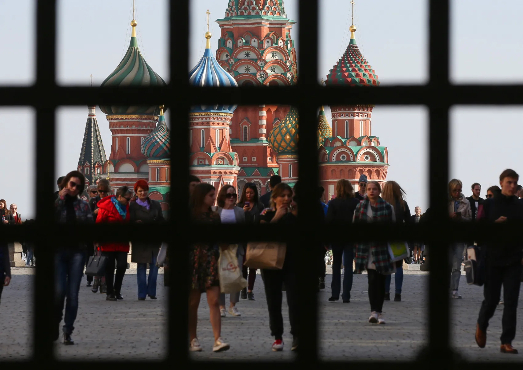 Visitors walk through Red Square near Saint Basil's cathedral in Moscow, Russia, on Tuesday, April 10, 2018. Russia’s currency extended its plunge, dropping o the weakest level since Dec. 2016, as investors weighed the implications of the toughest U.S. sanctions yet.