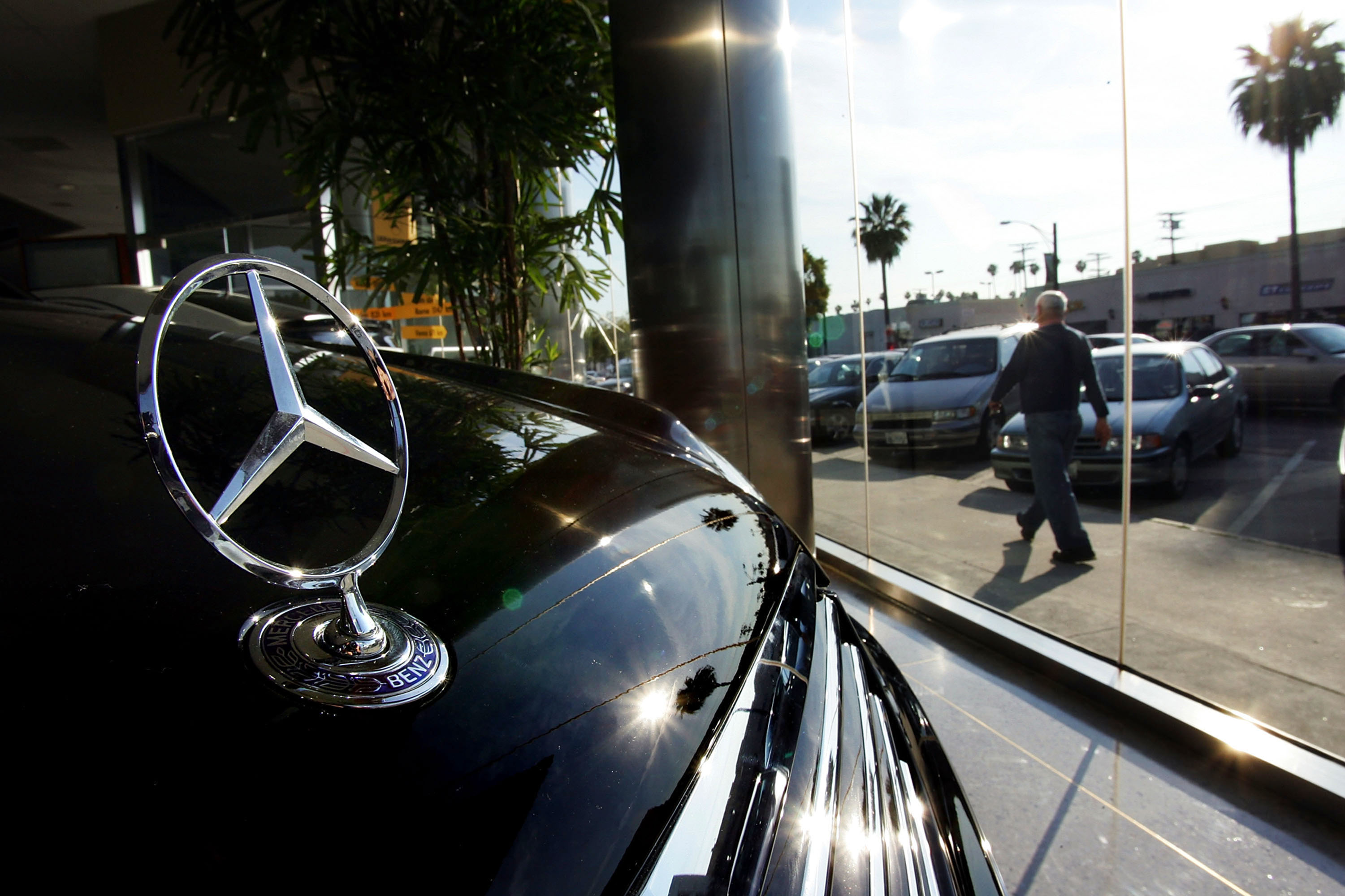 AutoDealer Chain Backs Out of 1 Billion Deal for Luxury Stores