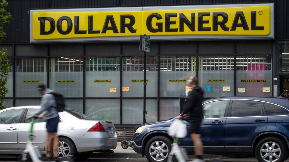Dollar General Raises Forecast, Attracts Higher-Income Shoppers Amid Tariff Impact