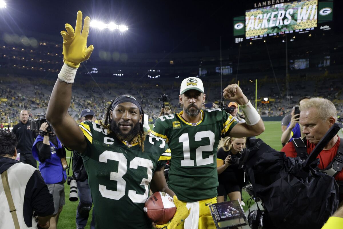 Should the Packers Trade for Julio Jones or OBJ to Entice Rodgers to  Return? - Zone Coverage