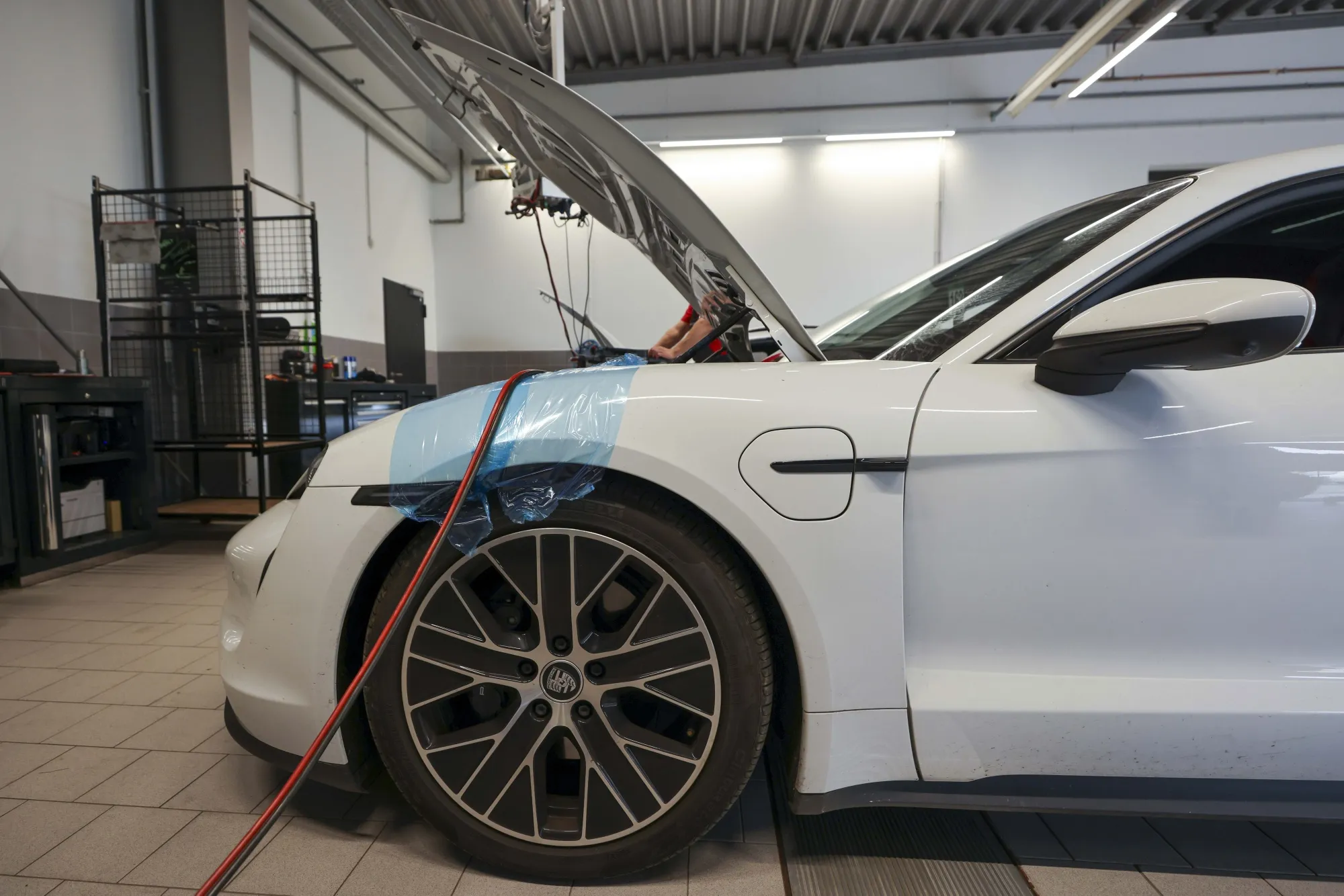Porsche&nbsp;AG aims to not only get involved in Varta’s&nbsp;e-mobility battery unit but also to acquire a minority stake in the entire group.