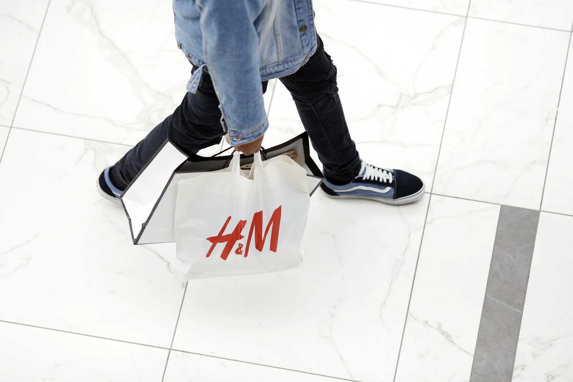 Shoppers Look For Post Christmas Sales At Easton Towncenter Mall