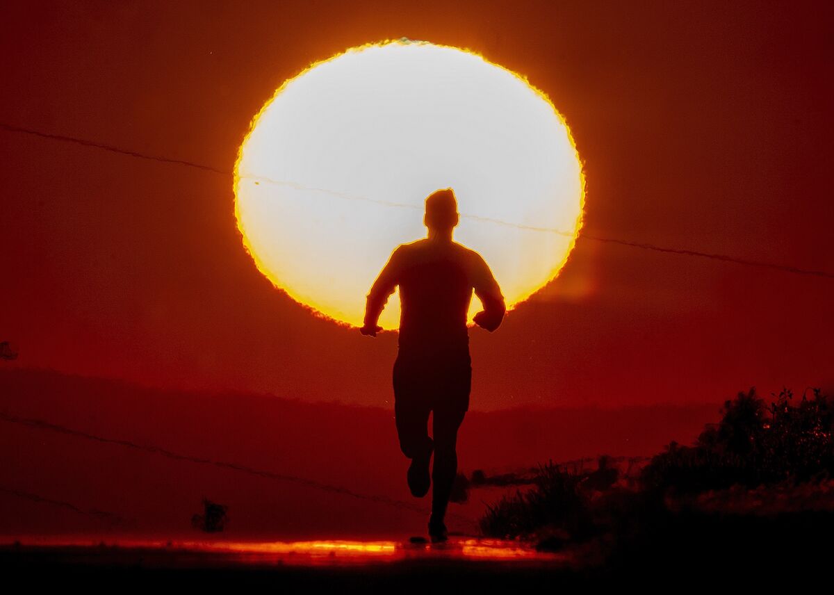 Early Heat Wave Hits Europe From Mediterranean To North Sea Bloomberg