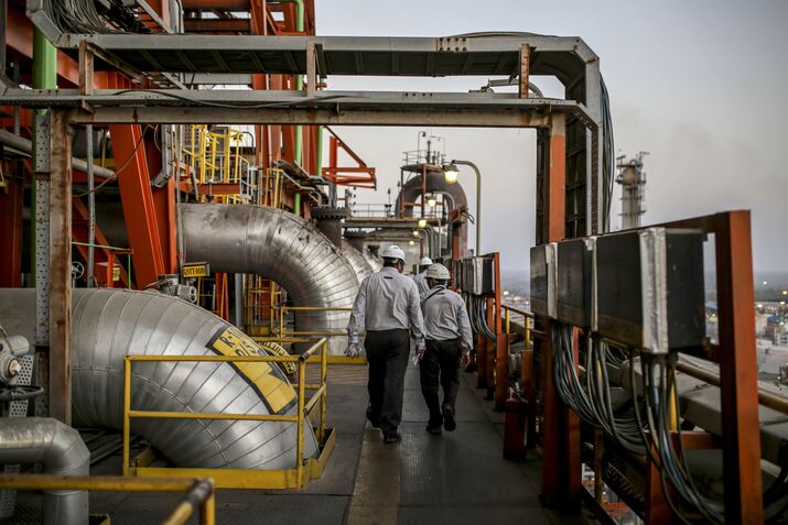 India Refiner Nayara Resorts to Transferring Fuel Exports at Sea