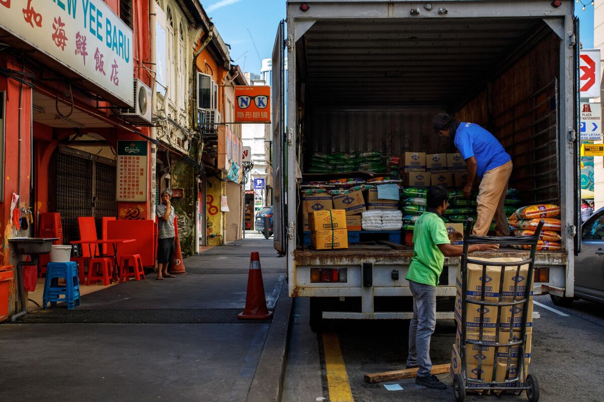 Malaysia Caps Retail Rice Sales, Conducts Checks as Prices Soar – Bloomberg