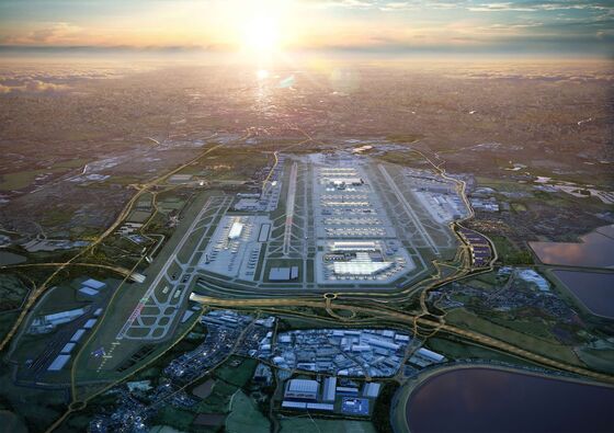 Heathrow Plans Staged Opening of Third Runway to Cut Costs