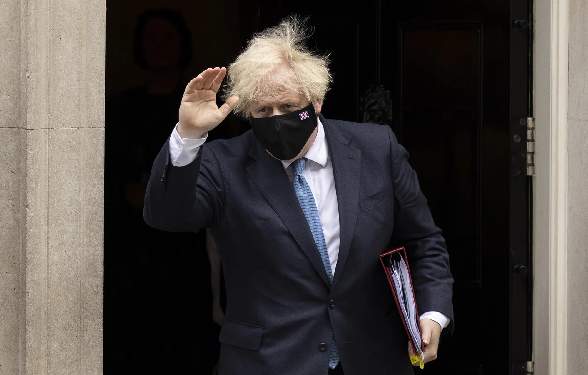 Face Mask Row Isolates Johnson as U.K. Covid Strategy Fractures - Bloomberg