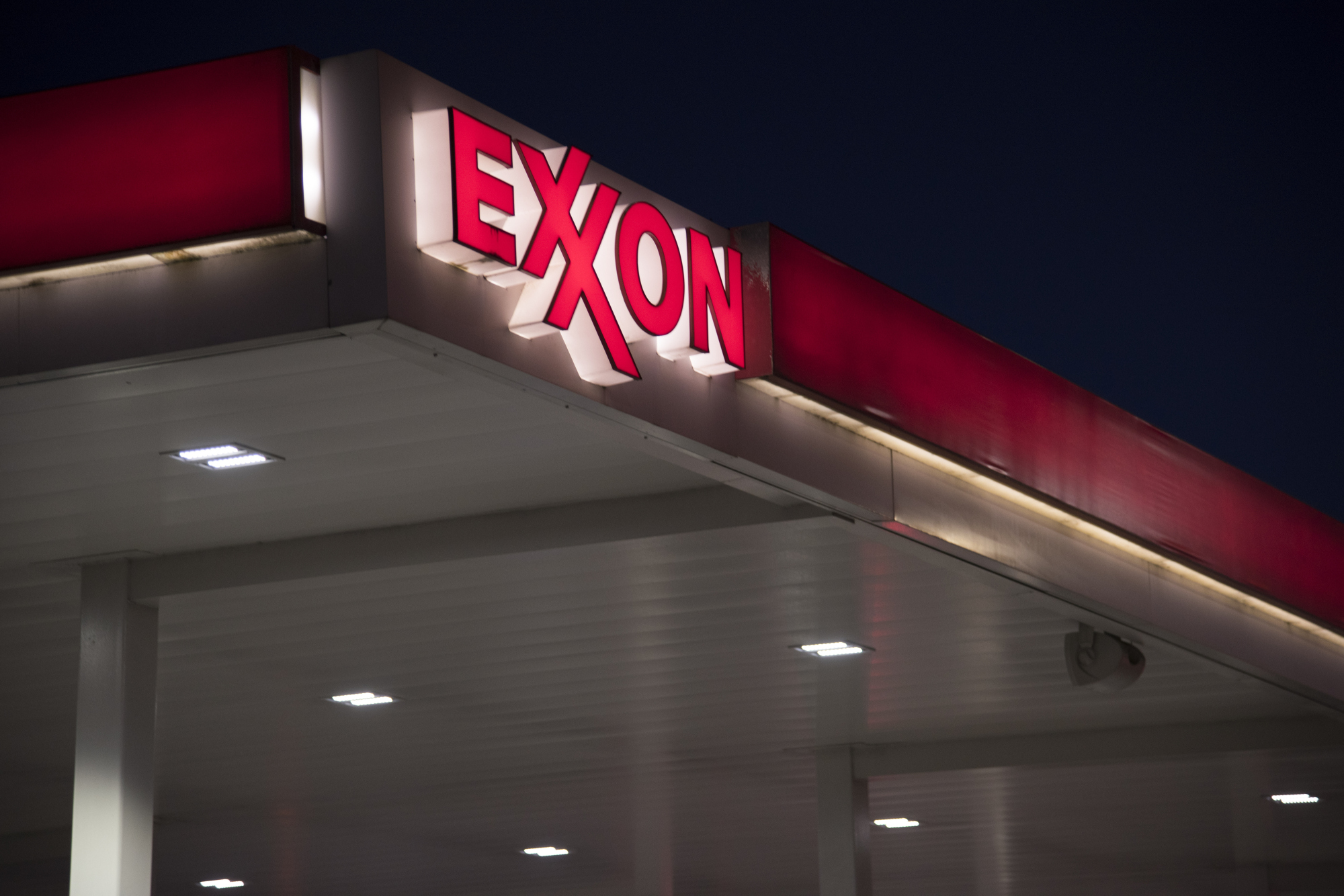 Exxon Adds Chemical Boss Chapman to AllPoweful Inner Sanctum Bloomberg