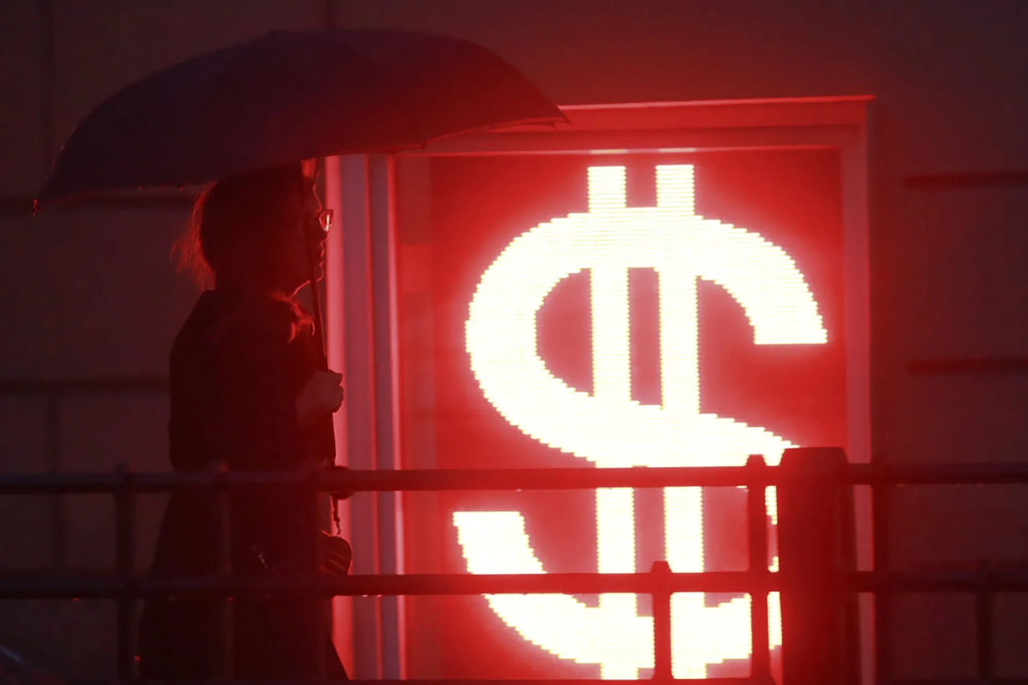 A&nbsp;U.S dollar sign in Moscow.
