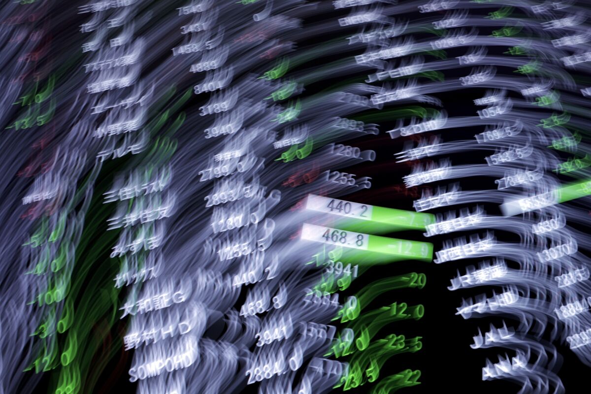 Chỉ số Nikkei 225 của Nhật Bản giảm 4%, dẫn đầu bởi đà bán tháo cổ phiếu công nghệ