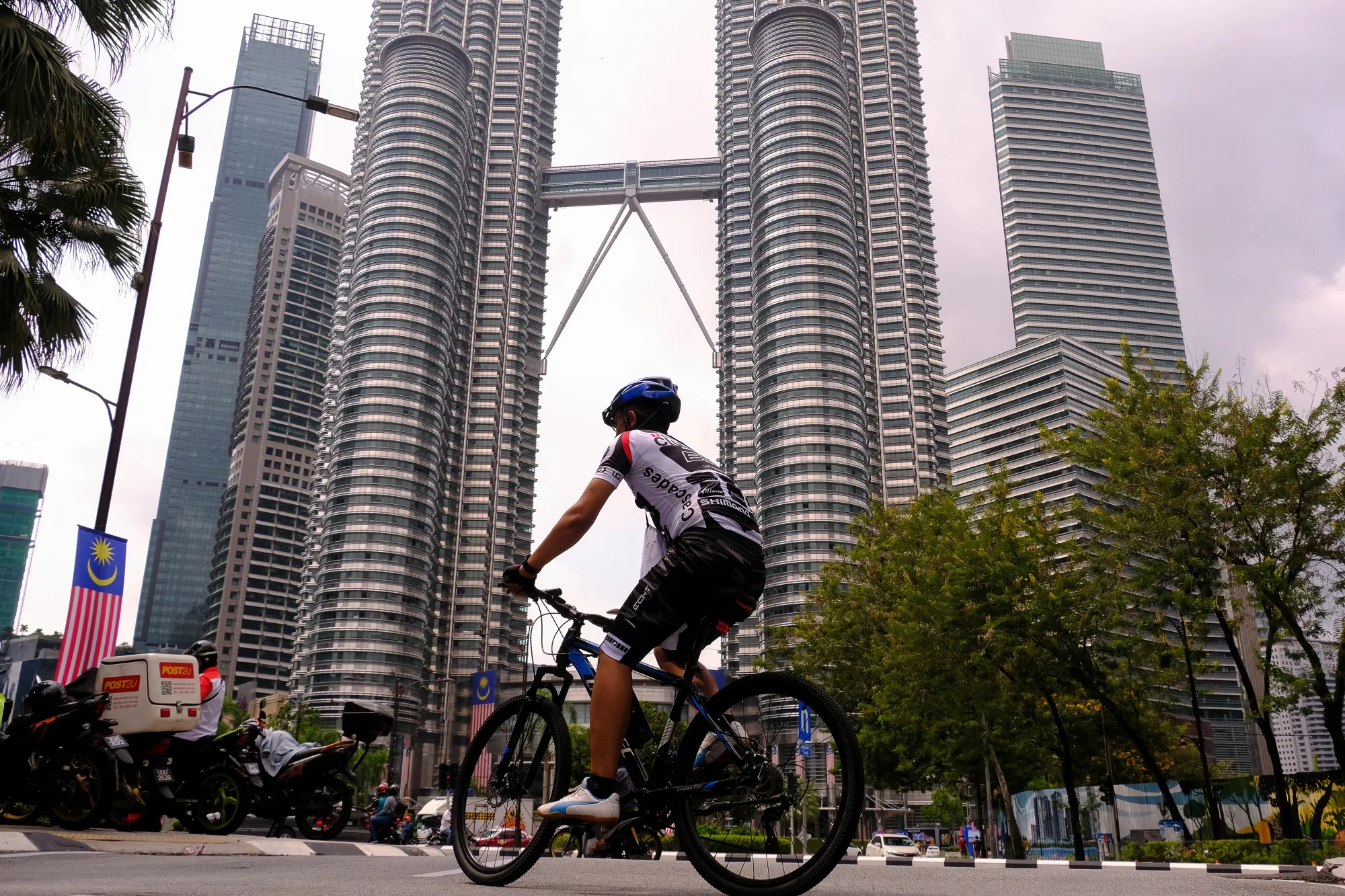Fully-Inoculated Malaysians to Get Travel and Dine-In Perks