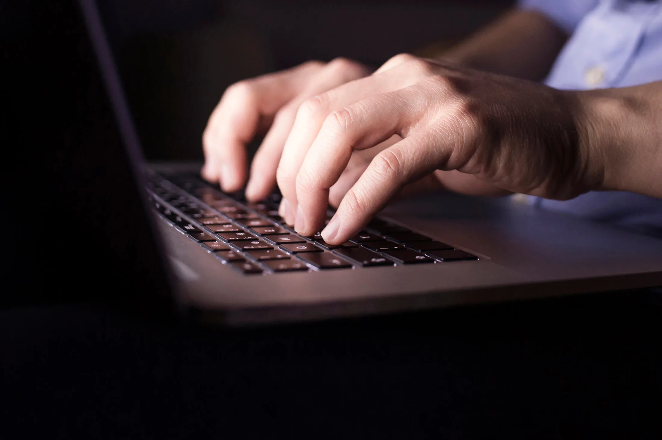 1475859557_laptop-computer-02