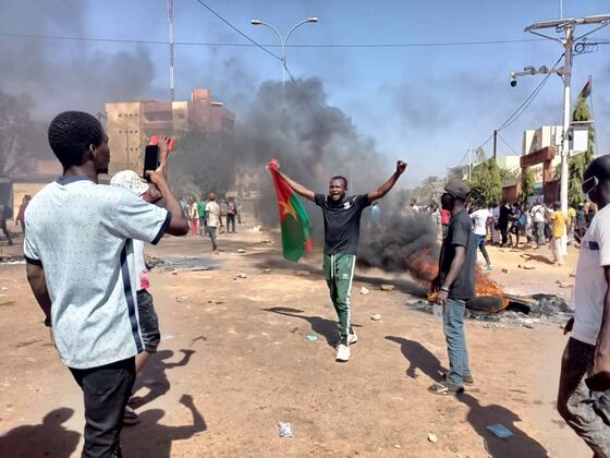 Burkina Faso Police Clash With Anti-Kabore Protesters in Capital