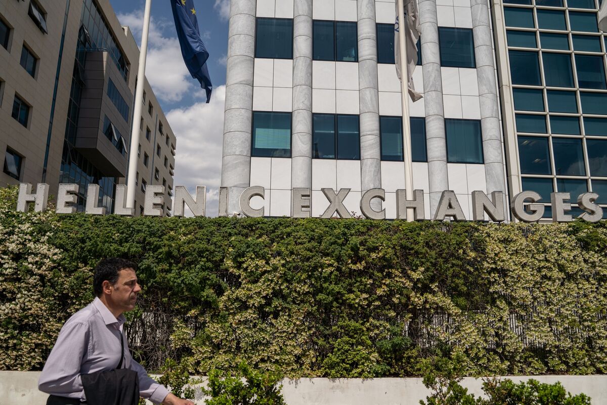 Greek Bank Rally to Get Fresh Impetus as Stocks Rejoin Top Index