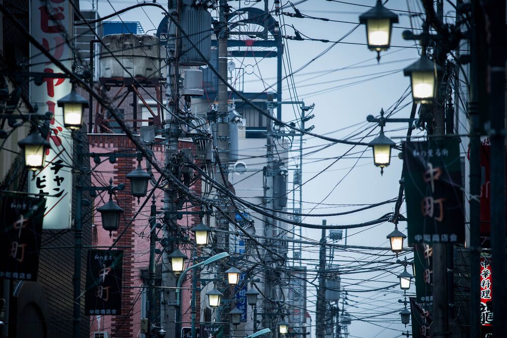 電線を地中に 都心部主要道路では五輪前に無電柱化 全国にも Bloomberg