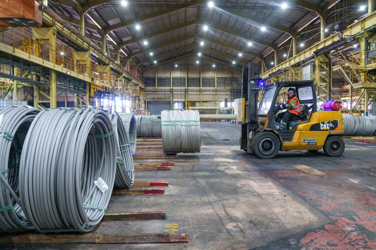 UK Manufacturing Shrinks as Exports Dry Up Amid Tariffs Shock