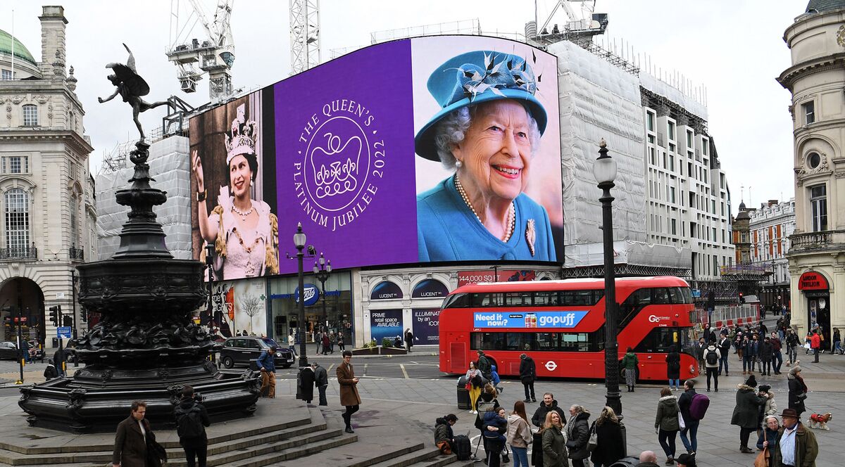 Queen Elizabeth's Jubilee Festivities Include Classic Car Run And 