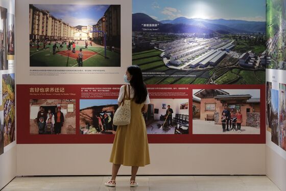 Xi Push to End Poverty Helps Anchor Party Support in Rural China