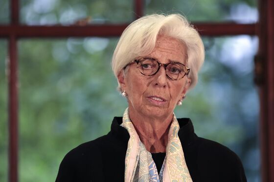 No-Deal Brexit Would Inflict Substantial Costs on U.K., IMF Says