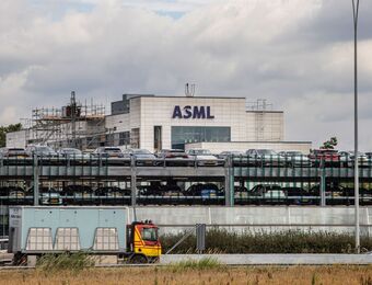 relates to Dutch Invest €2.5 Billion in Eindhoven to Keep ASML at Home
