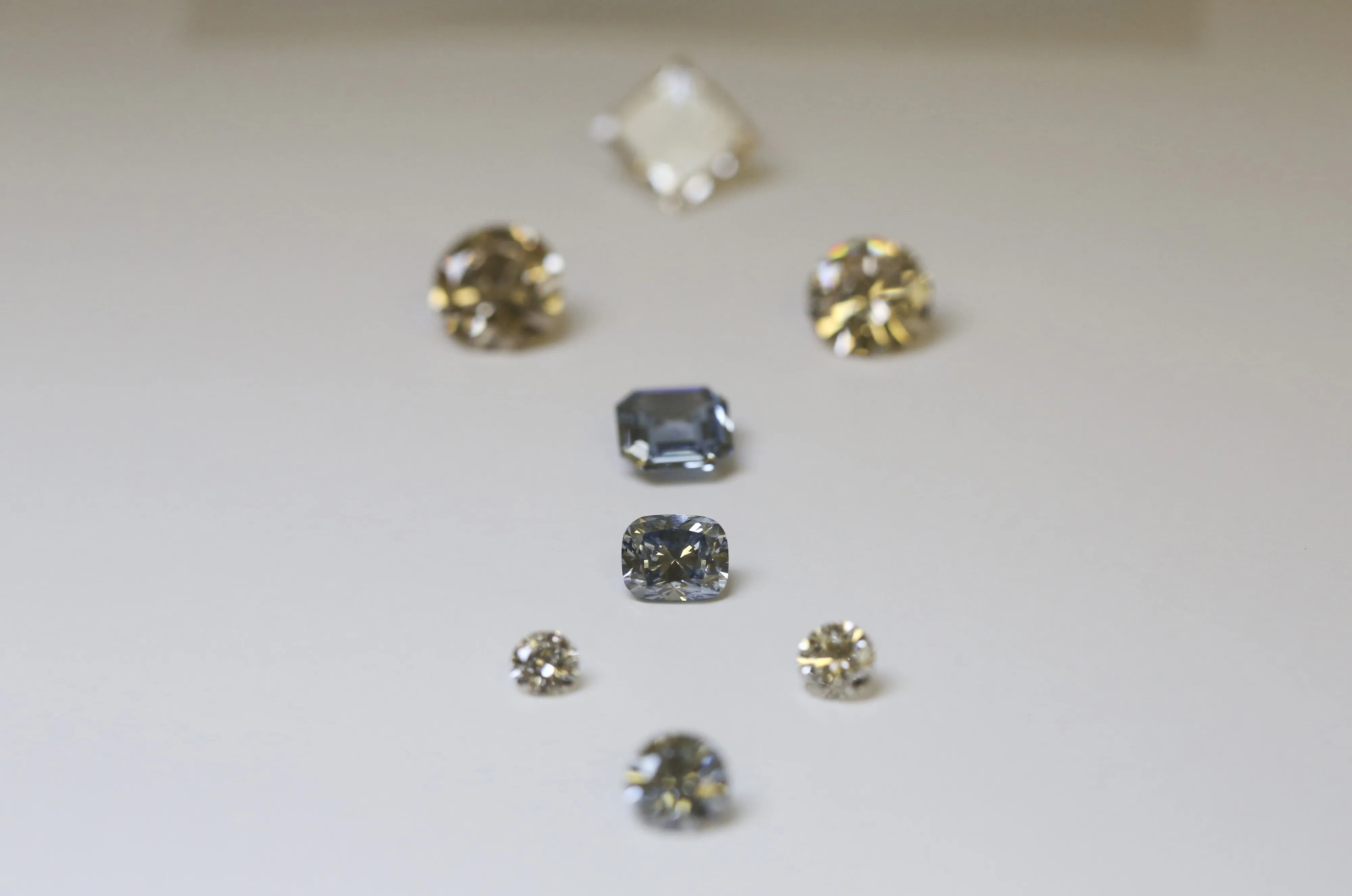 De Beers Casts Off Man-Made Diamonds as It Looks Beyond Anglo