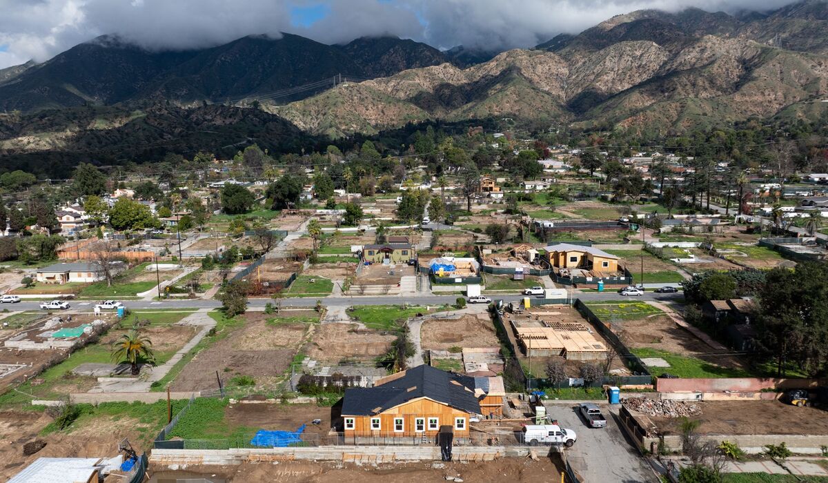 bloomberg.com - Leslie Kaufman - Homebuyers in Wildfire-Prone Areas Get Better Mortgage Deals Online