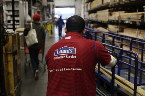 Lowe’s Profit Misses Analyst Estimates as Comparable Sales Slip