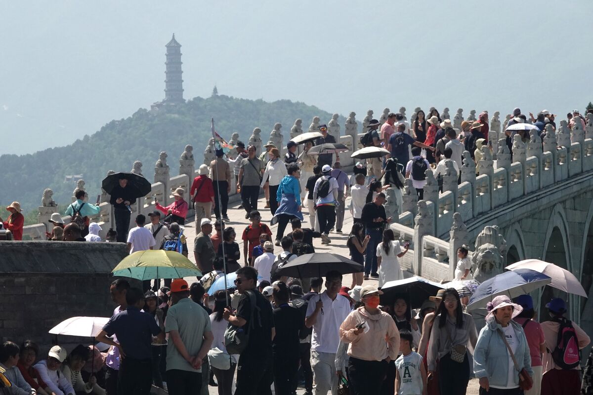 Highways Baking at 158F Signal a Red-Hot Summer From China to the US