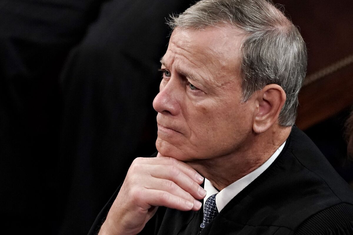 Chief Justice Roberts Rebukes Trump Call to Impeach Judges for Rulings