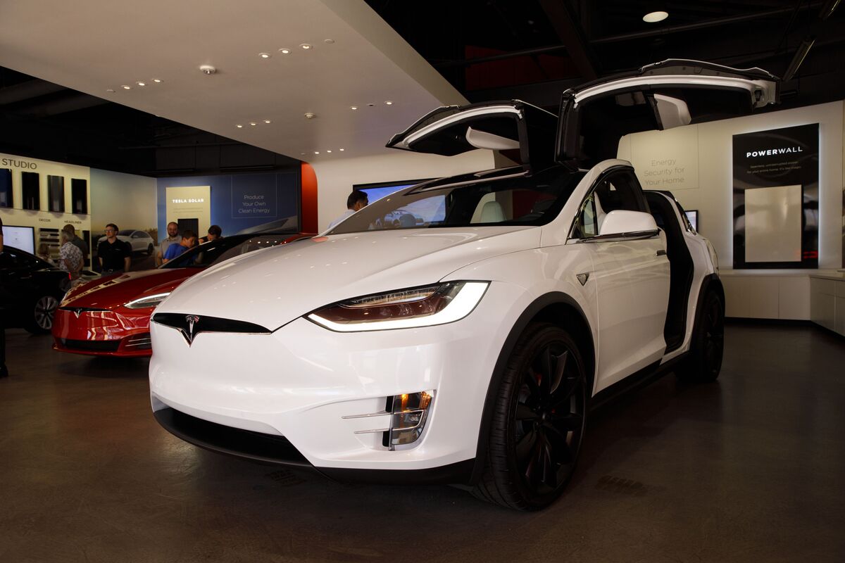 テスラ、20年「モデルX」生産休止は「ばかげた」判断－マスク氏