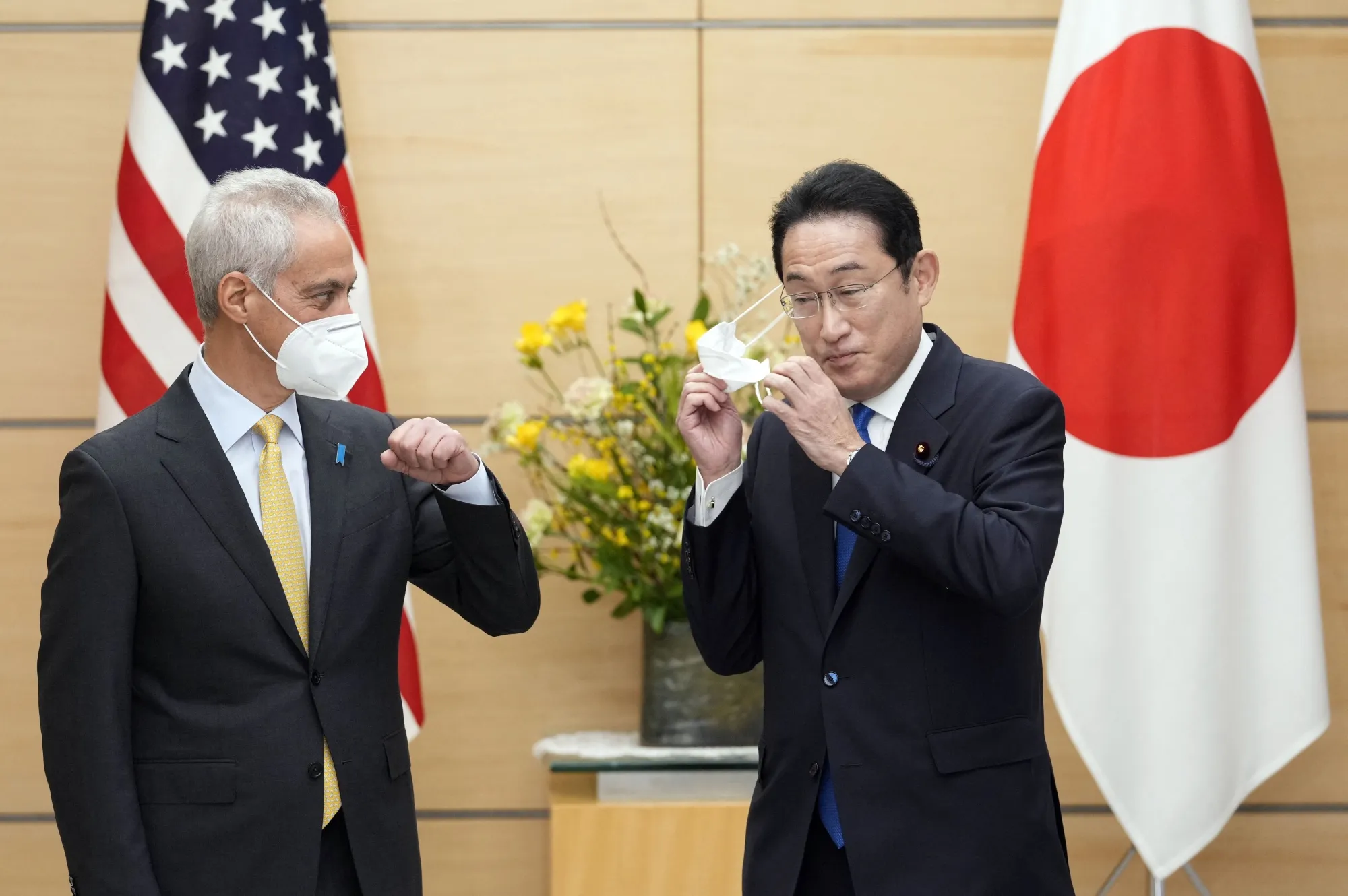 Fumio Kishida, right, and Rahm Emanuel in Tokyo on Feb. 4. 