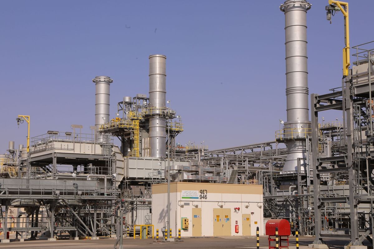 Saudis Reduce Key Oil Price for Asia Amid Discussions of Hormuz Agreement Saudis Reduce Key Oil Price for Asia Amid Discussions of Hormuz Agreement