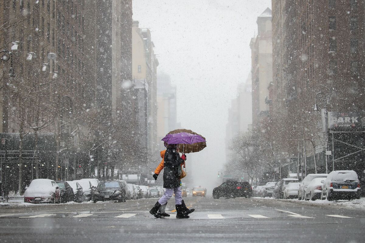 NYC Weather More Than a Foot of Snow Forecast in New York, New Jersey