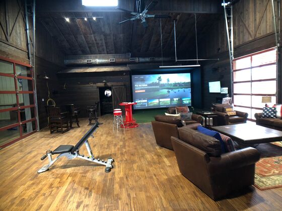No Caddy Required: Homeowners Are Driving Demand for Golf Simulators