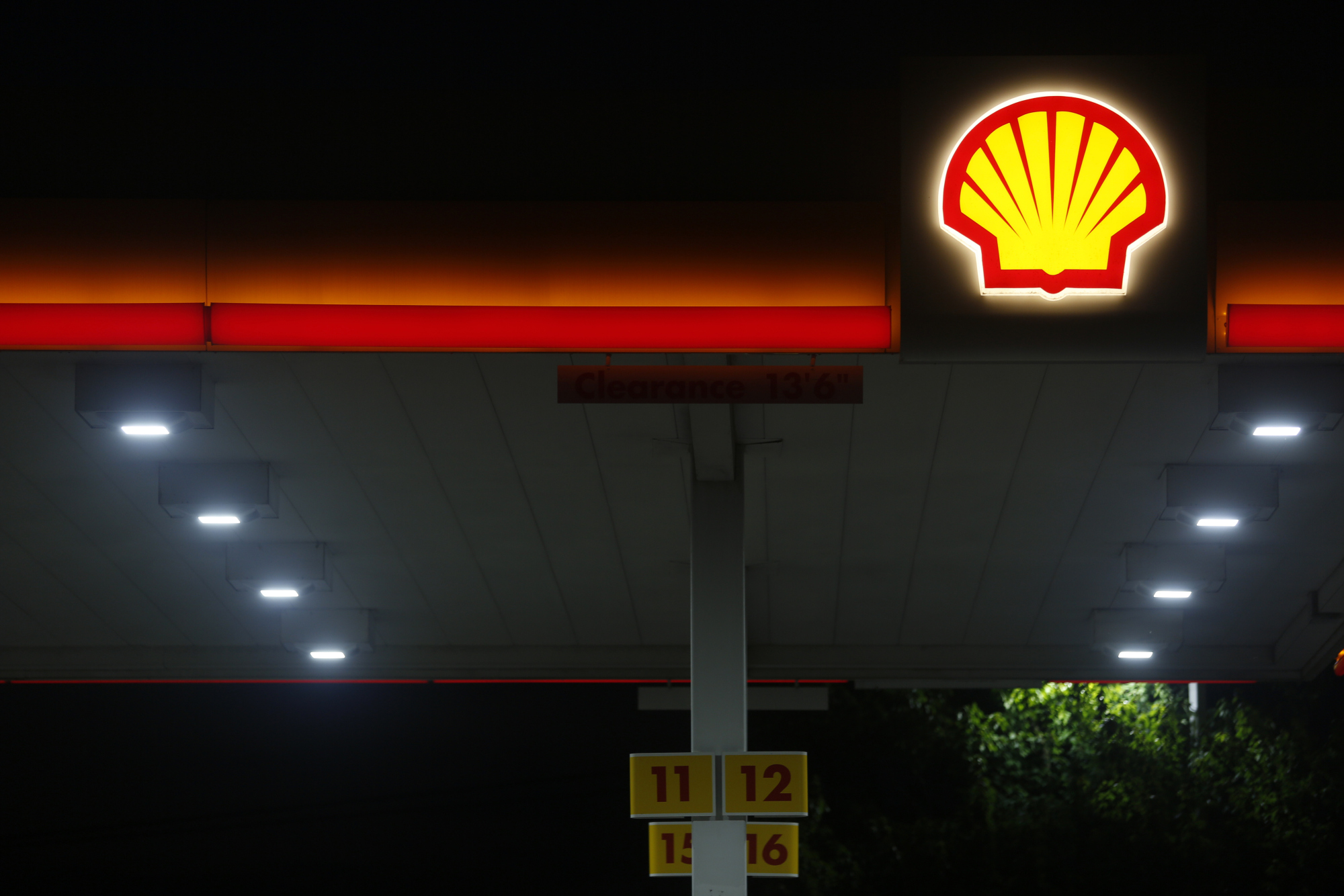 Shell Suspects Former Executive Committed Crime in Nigeria Deal - Bloomberg